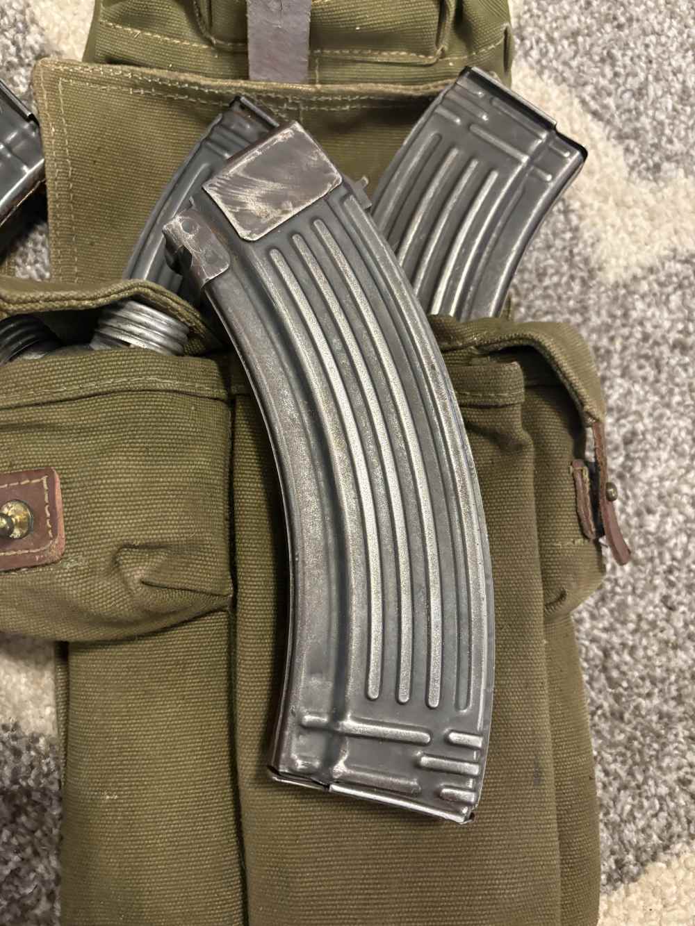 12x lot of Romanian Military Surplus Mags 7.62x39 30 rd w/ pouch & Oilers-img-2