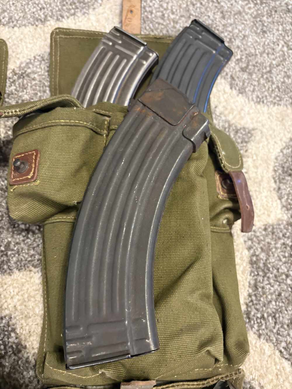 12x lot of Romanian Military Surplus Mags 7.62x39 30 rd w/ pouch & Oilers-img-3