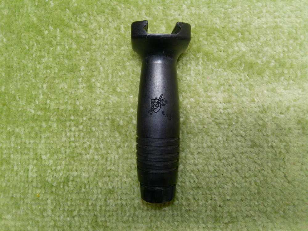 Knight's Armament Co KAC Vertical Forward Grip for 1913 Pic Rail-img-0