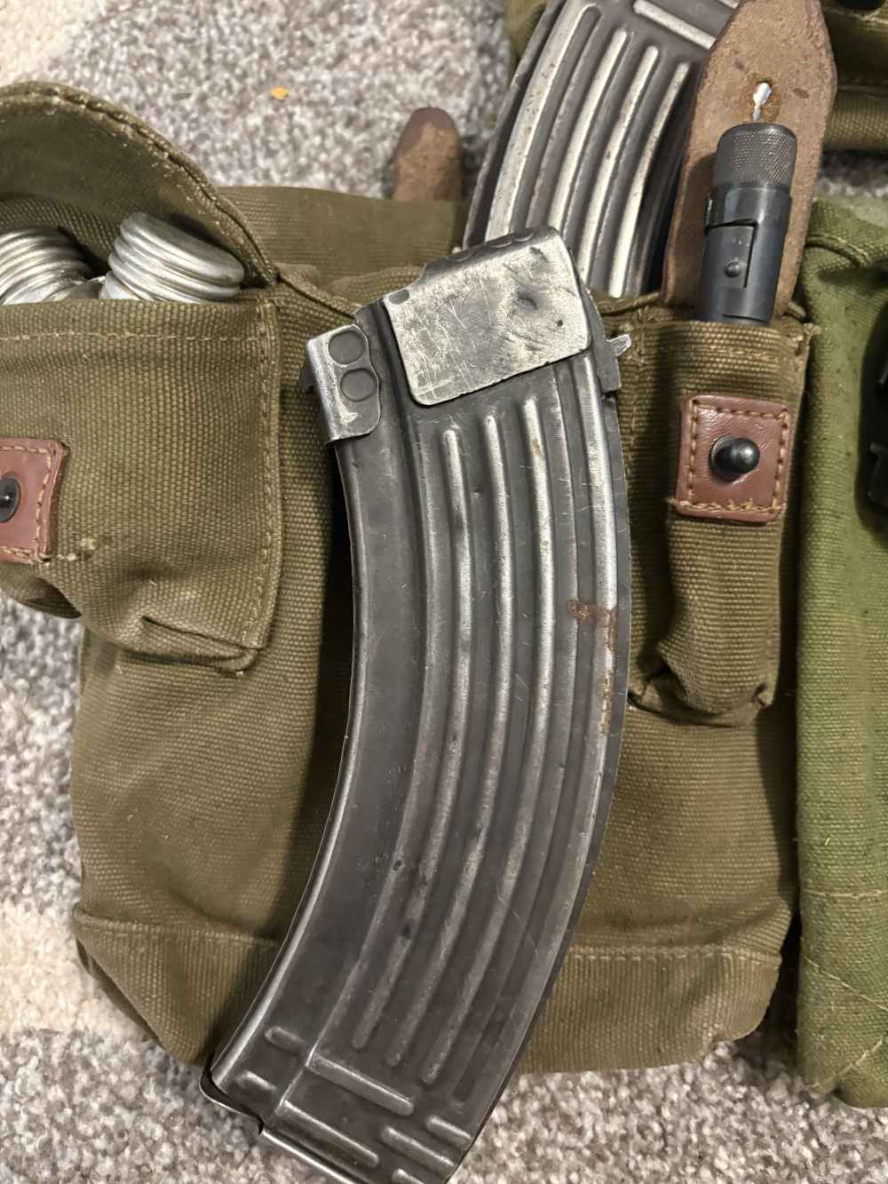 12x lot of Romanian Military Surplus Mags 7.62x39 30 rd w/ pouch & Oilers-img-3