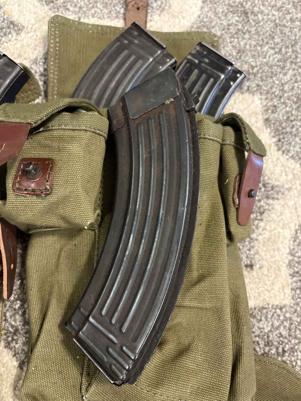 12x lot of Romanian Military Surplus Mags 7.62x39 30 rd w/ pouch & Oilers-img-5