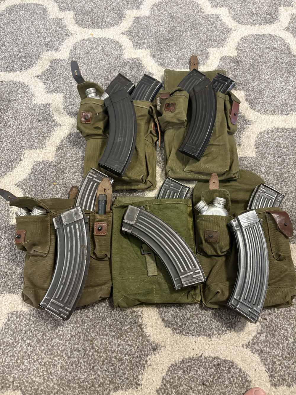 12x lot of Romanian Military Surplus Mags 7.62x39 30 rd w/ pouch & Oilers-img-0