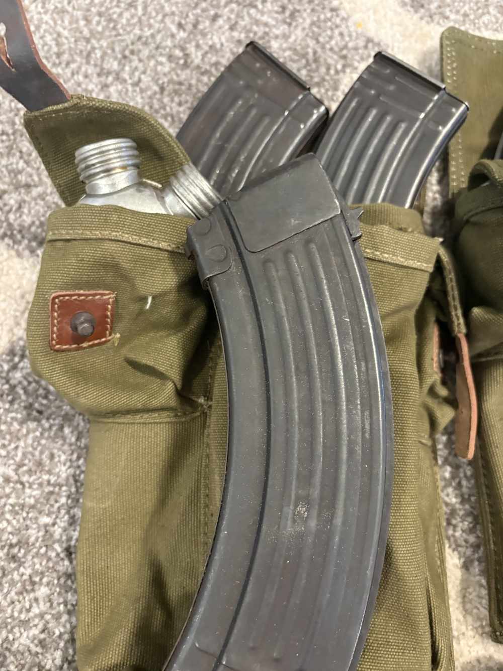 12x lot of Romanian Military Surplus Mags 7.62x39 30 rd w/ pouch & Oilers-img-4