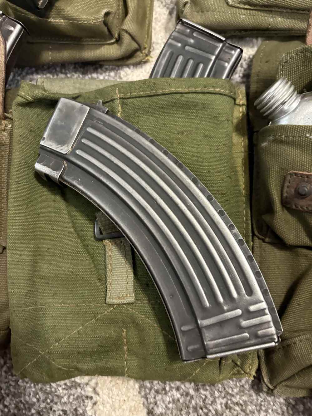 12x lot of Romanian Military Surplus Mags 7.62x39 30 rd w/ pouch & Oilers-img-2
