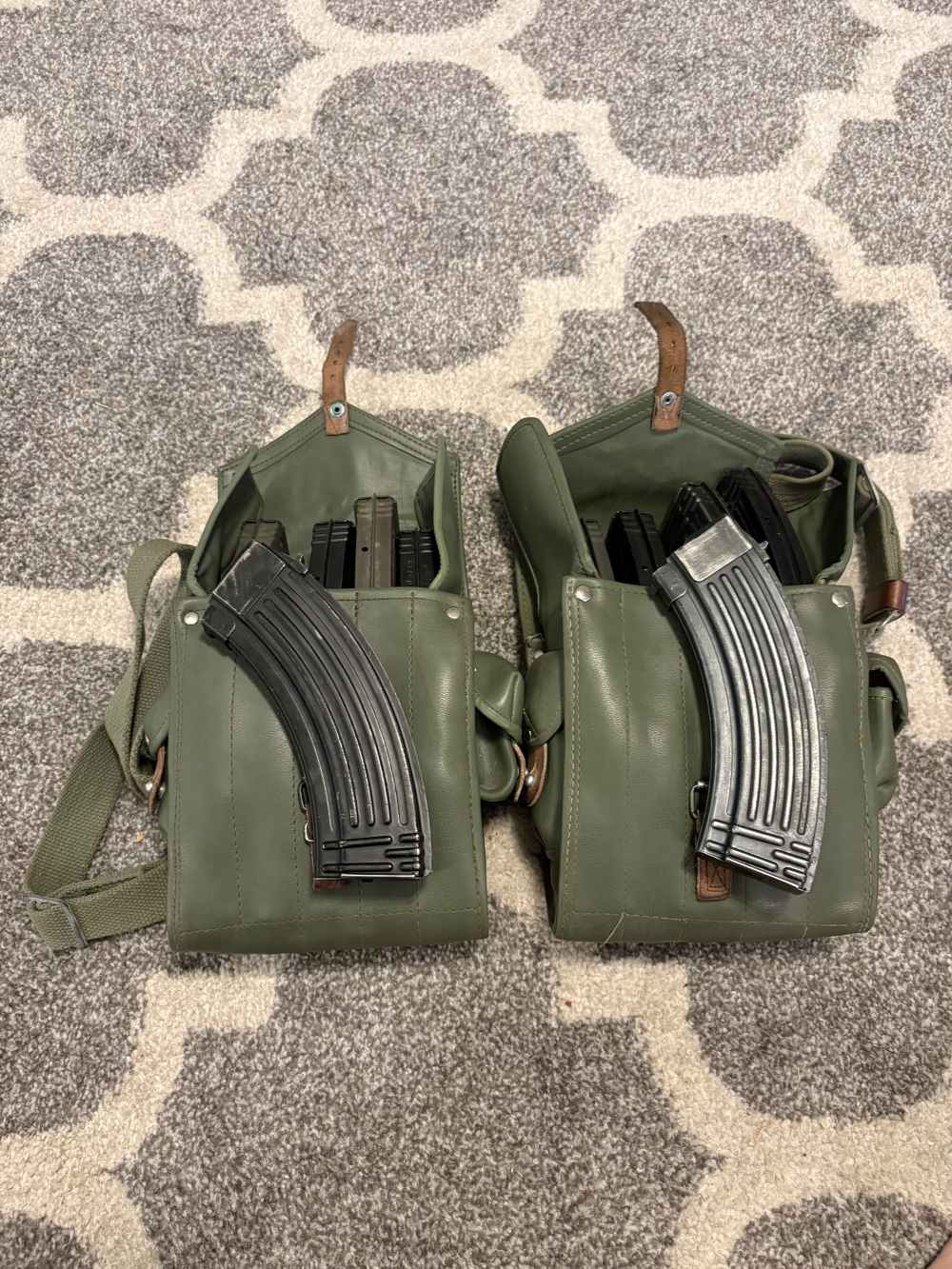 10x lot of Ak-47 30rd surplus mags w/ Hungarian pouches random countries-img-0
