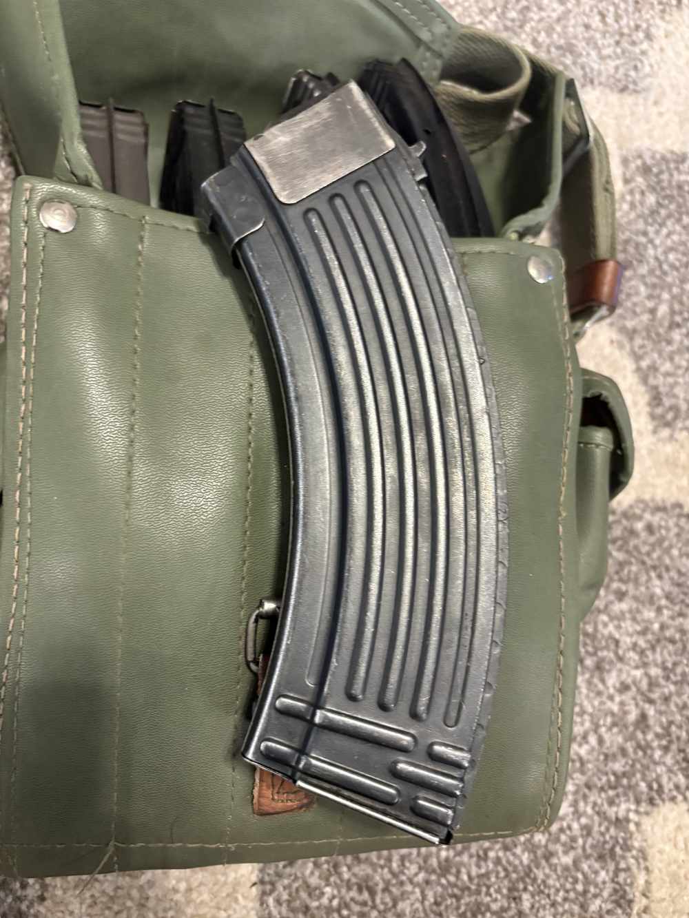 10x lot of Ak-47 30rd surplus mags w/ Hungarian pouches random countries-img-2