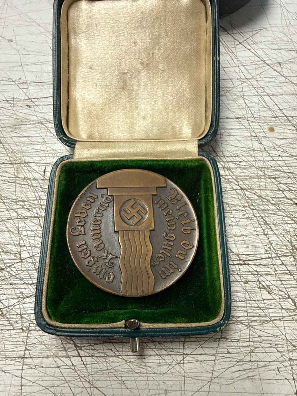  German World War II memorial table medal (Totenmedaille / Gedenkmedaille),-img-0