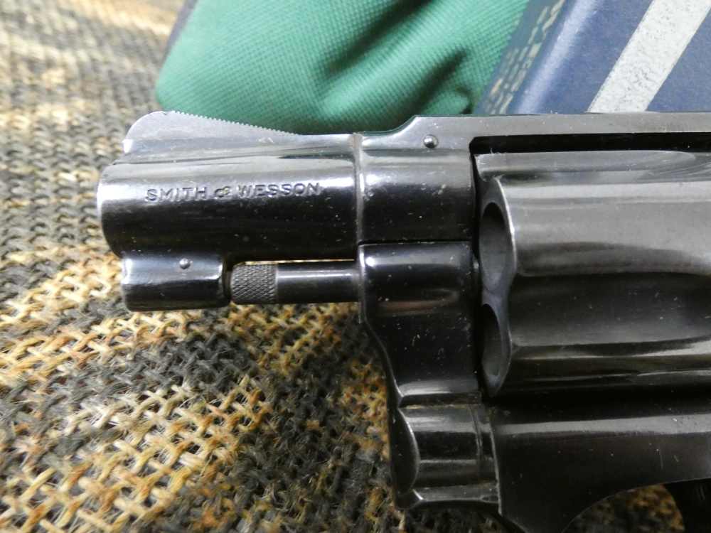 Smith & Wesson Model 36 38 spcl w/orignal box and cleaning kit-img-1