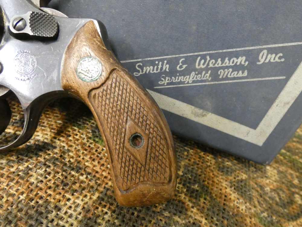 Smith & Wesson Model 36 38 spcl w/orignal box and cleaning kit-img-3