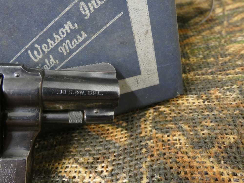 Smith & Wesson Model 36 38 spcl w/orignal box and cleaning kit-img-8