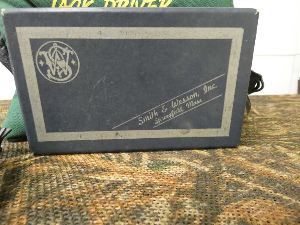 Smith & Wesson Model 36 38 spcl w/orignal box and cleaning kit-img-0