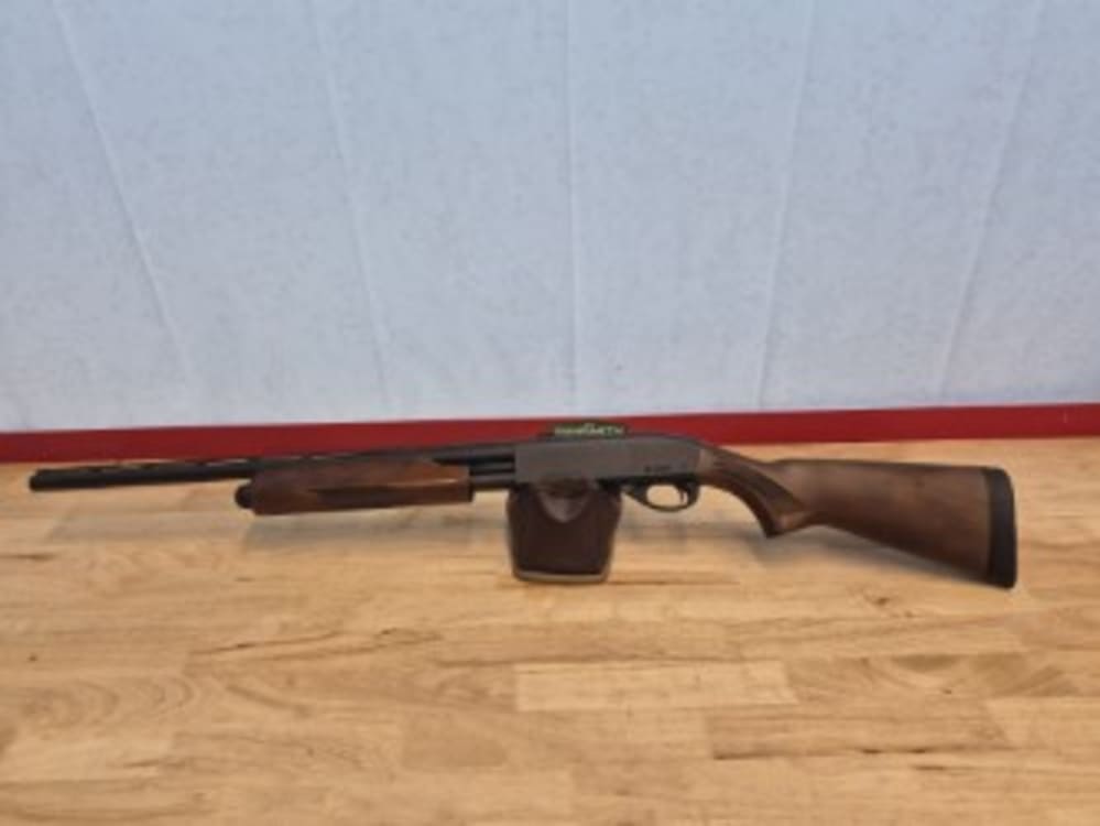 Remington 870, 20 Ga. , 21" barrel, vent rib, wooden stocks -img-1