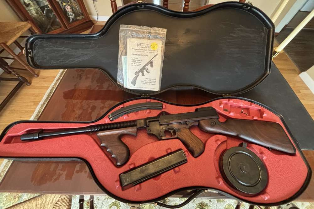 Auto Ordnance Thompson 1927A3 .22 with Violin Case -img-2