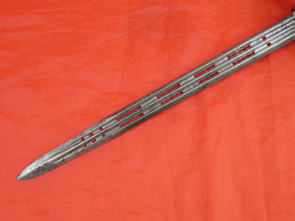 ANTIQUE 16 / 17 CENTURY EUROPEAN PARRYING DAGGER SILVER ENCRUSTATION sword-img-3