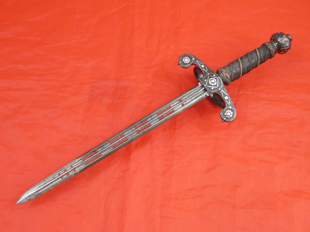 ANTIQUE 16 / 17 CENTURY EUROPEAN PARRYING DAGGER SILVER ENCRUSTATION sword-img-1
