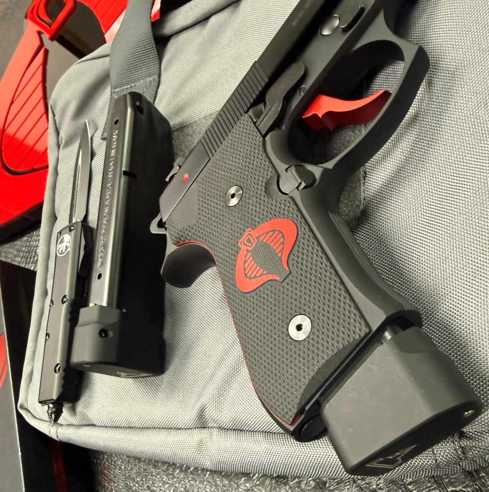 GI Joe / Cobra Commander Beretta 92 Custom 9mm Pistol & Microtech Knife Set-img-5