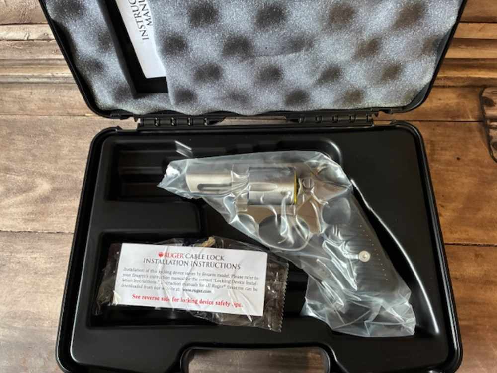 NIB SP101 357MAG 2.25" FS SS 5718 RUBBER W/PLASTIC INSERTS 357 Mag/38Spl-img-1