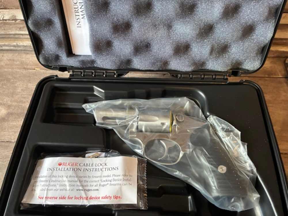 NIB RUGER SP101 357MAG 2-1/4 SS FS DAO 5720 RUBBER 357 Magnum | 38 SPL-img-1
