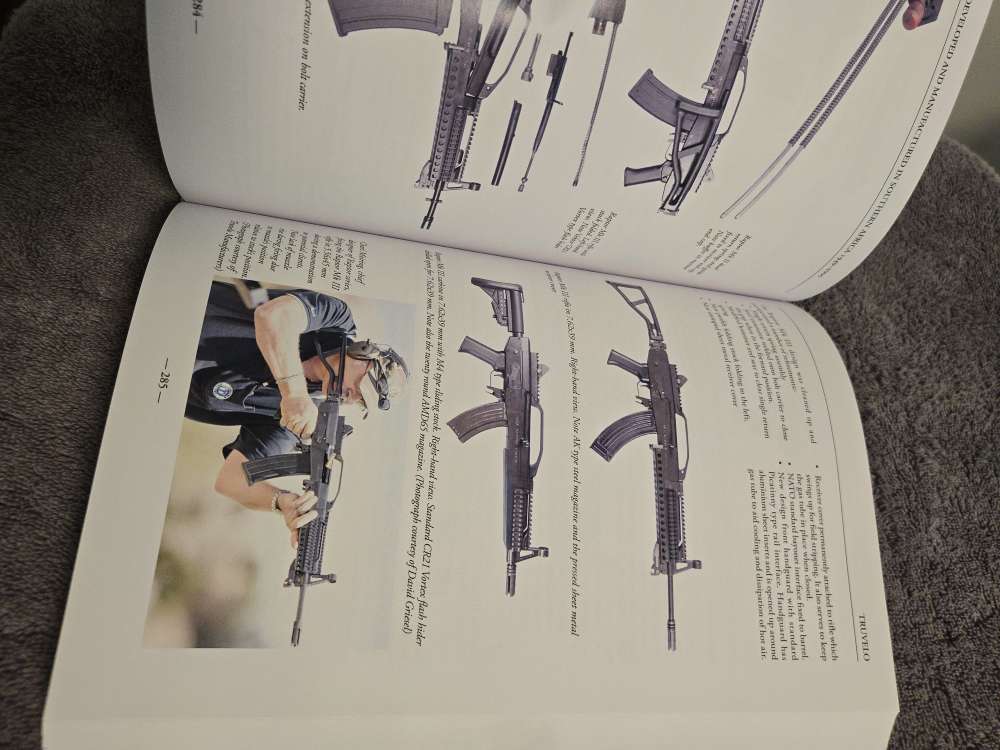 R1 fal Rhodesia R4 South African etc Collector's must have book-img-2