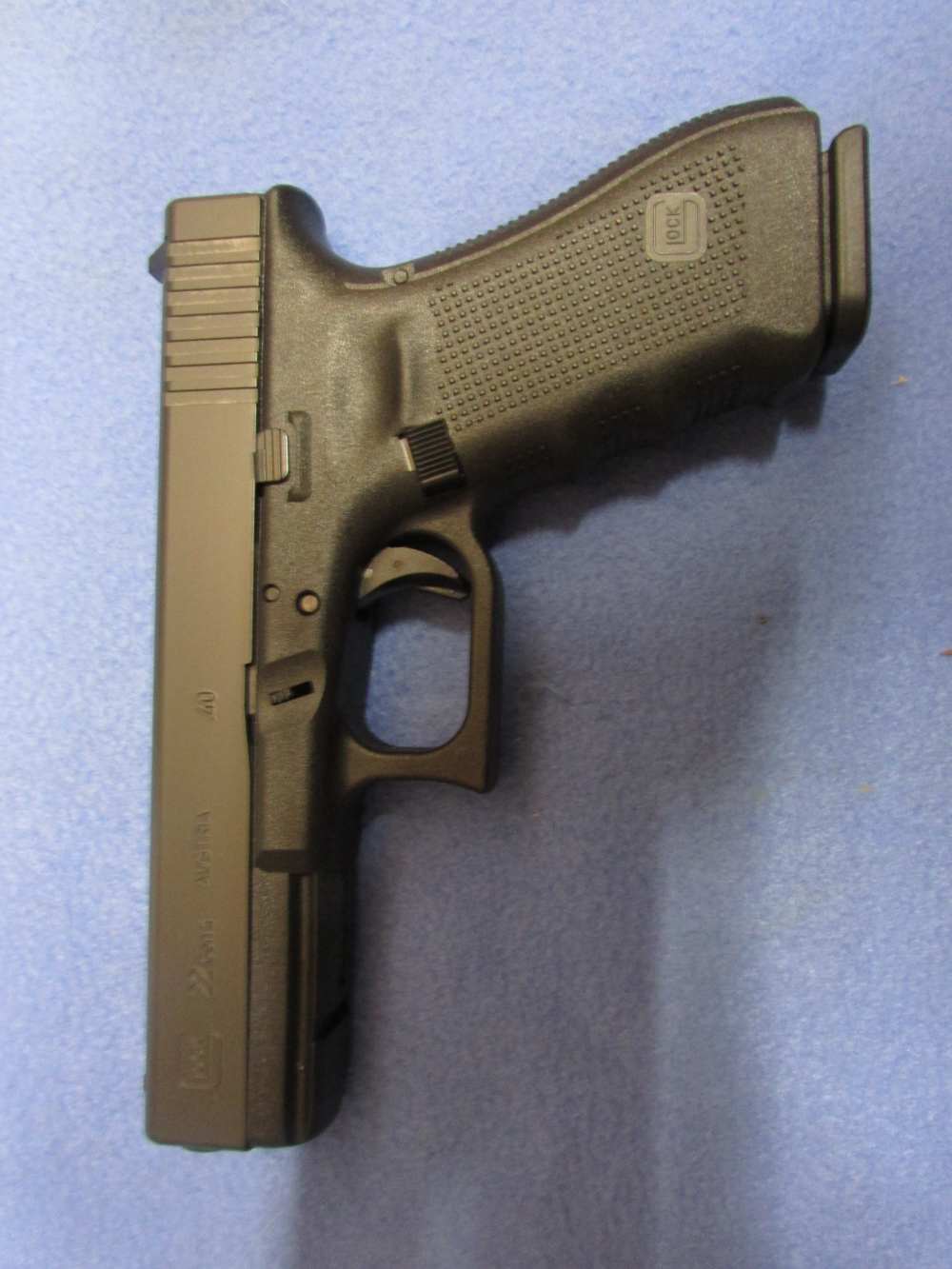 GLOCK MODEL 22 GEN 4 40 S&W-img-4