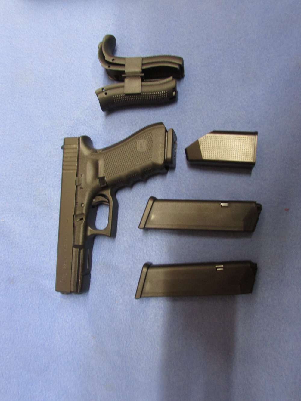 GLOCK MODEL 22 GEN 4 40 S&W-img-1
