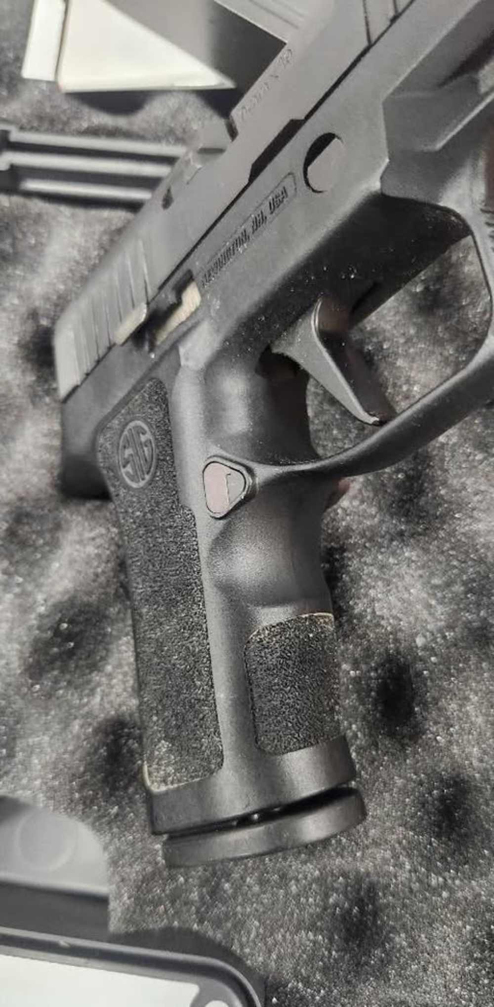 Pre Owned: Sig Sauer P320 Compact 9mm Semi - Auto Pistol-img-6