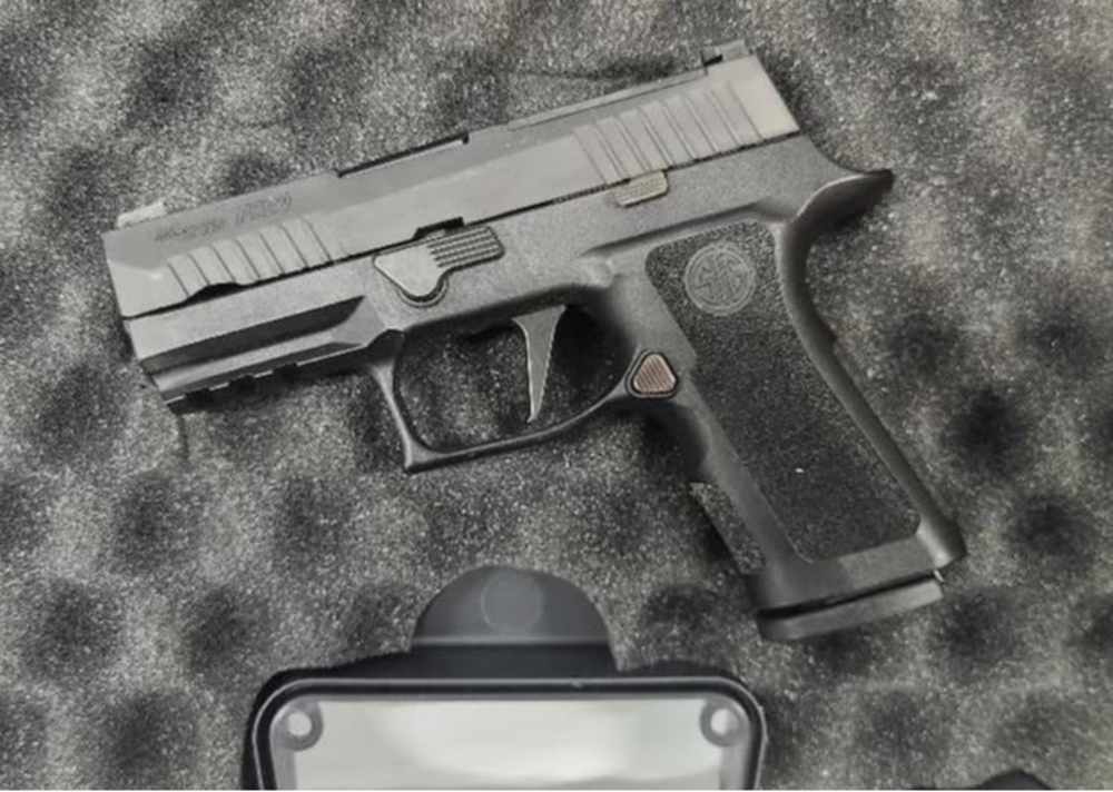 Pre Owned: Sig Sauer P320 Compact 9mm Semi - Auto Pistol-img-2