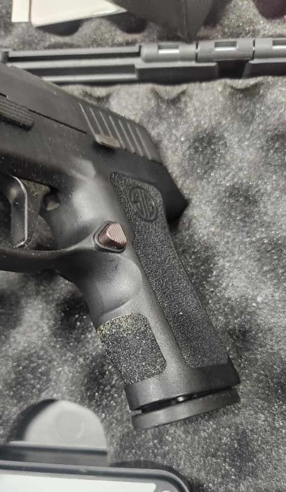 Pre Owned: Sig Sauer P320 Compact 9mm Semi - Auto Pistol-img-1