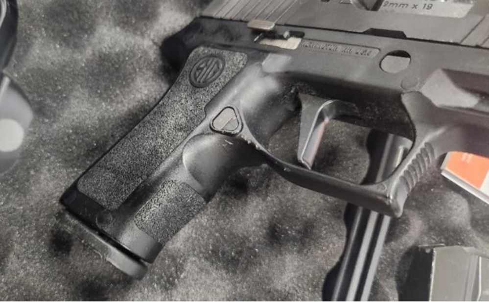 Pre Owned: Sig Sauer P320 Compact 9mm Semi Auto Pistol-img-1