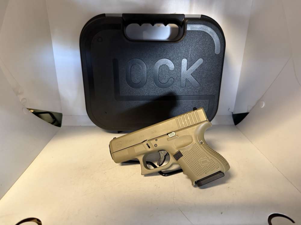 Very Nice! Glock 26 9mm Gen 4. Original Box. 3, 10 Rounds Magazines-img-4