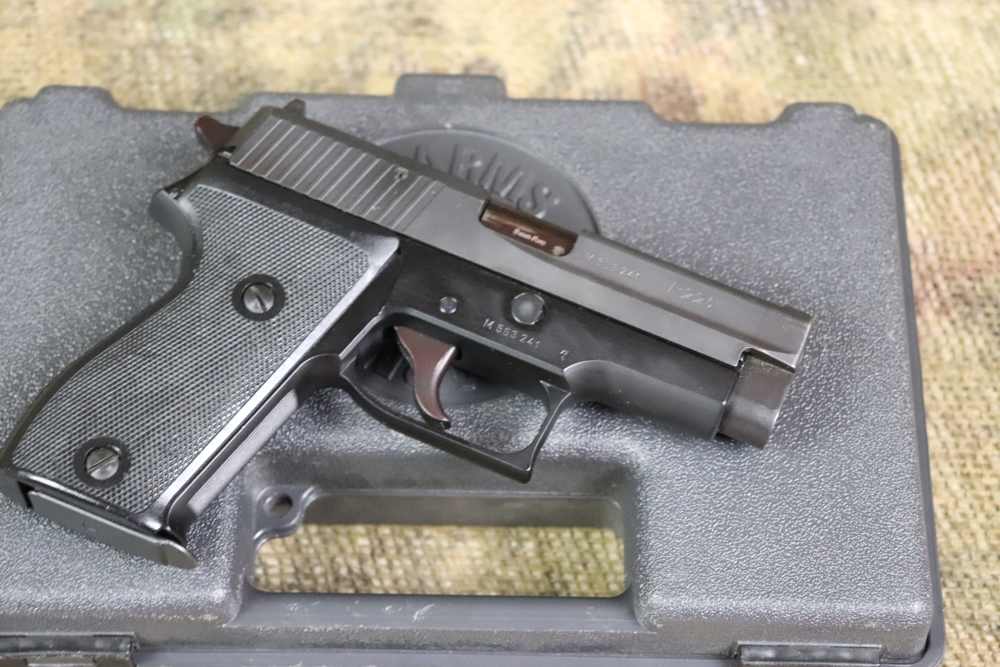 Solothurn Swiss Police Sig P225 9mm semi auto 3.75" 2 mags penny start-img-30