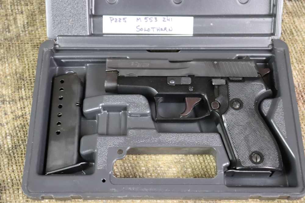 Solothurn Swiss Police Sig P225 9mm semi auto 3.75" 2 mags penny start-img-1
