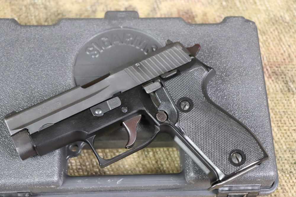 Solothurn Swiss Police Sig P225 9mm semi auto 3.75" 2 mags penny start-img-0