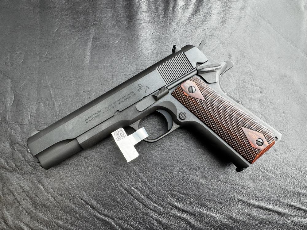 Colt 1911 Government Classic Series 70 .45 ACP Blued 5" Rosewood Grips-img-10