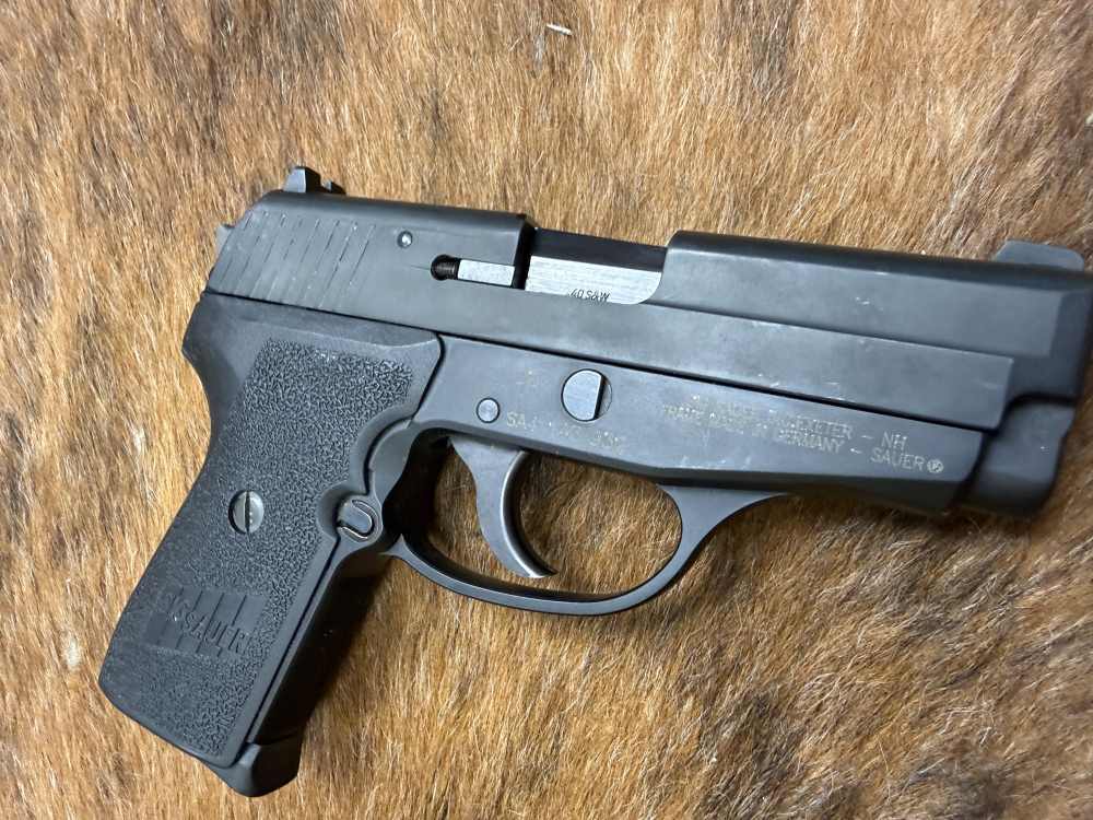 SIG SAUER P239 40 S&W 3 MAGS! CLEAN! PENNY AUCTION! -img-2