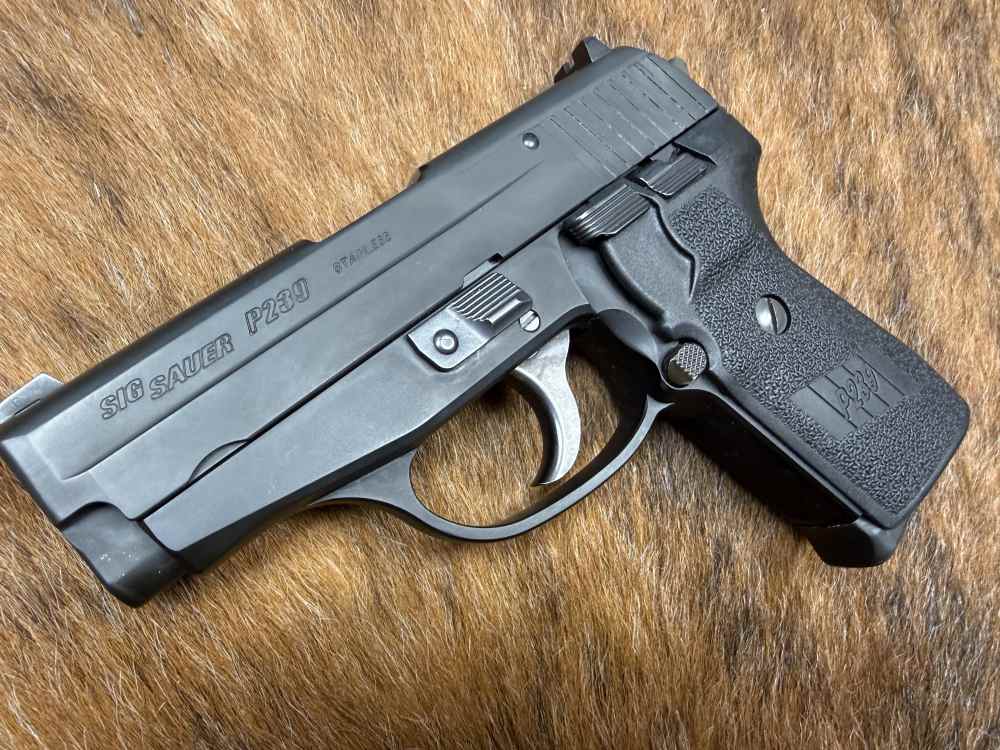 SIG SAUER P239 40 S&W 3 MAGS! CLEAN! PENNY AUCTION! -img-1