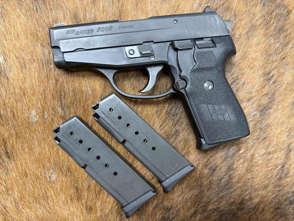 SIG SAUER P239 40 S&W 3 MAGS! CLEAN! PENNY AUCTION! -img-0