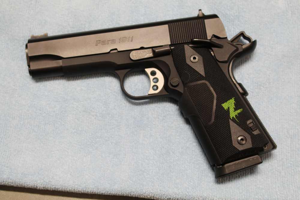 Para-USA Expert Commander in 45ACP, Unfired with CT LG0401z red laser grips-img-1