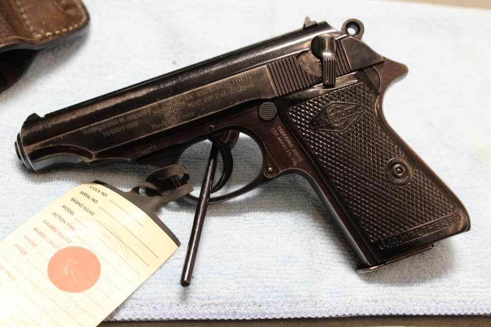 Walther PP in 7.65mm (.32 ACP), with leather holster-img-9
