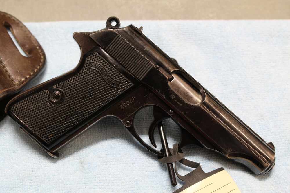 Walther PP in 7.65mm (.32 ACP), with leather holster-img-1