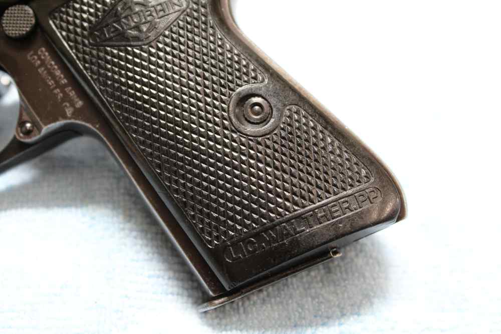 Walther PP in 7.65mm (.32 ACP), with leather holster-img-13