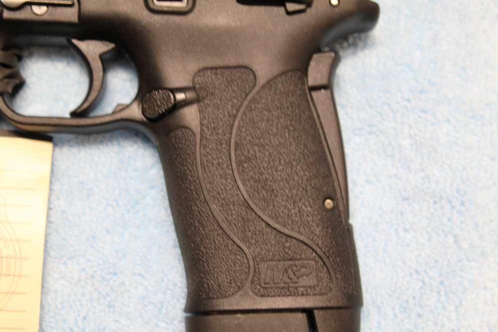 Smith & Wesson M&P380 Shield EZ M2.0 with Thumb Safety New Condition-img-15
