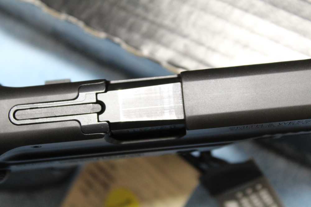 Smith & Wesson M&P380 Shield EZ M2.0 with Thumb Safety New Condition-img-8