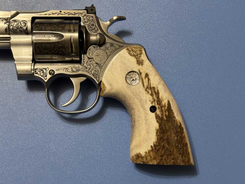 Colt Python 3" .357Mag 6-Shot Stainless Steel Premier Grade Stag Grips NIB-img-3