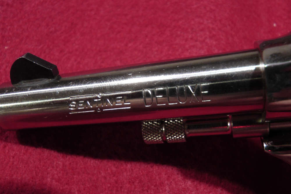 High Standard Sentinel Deluxe 4" Nickel exc possibly unfired -img-9