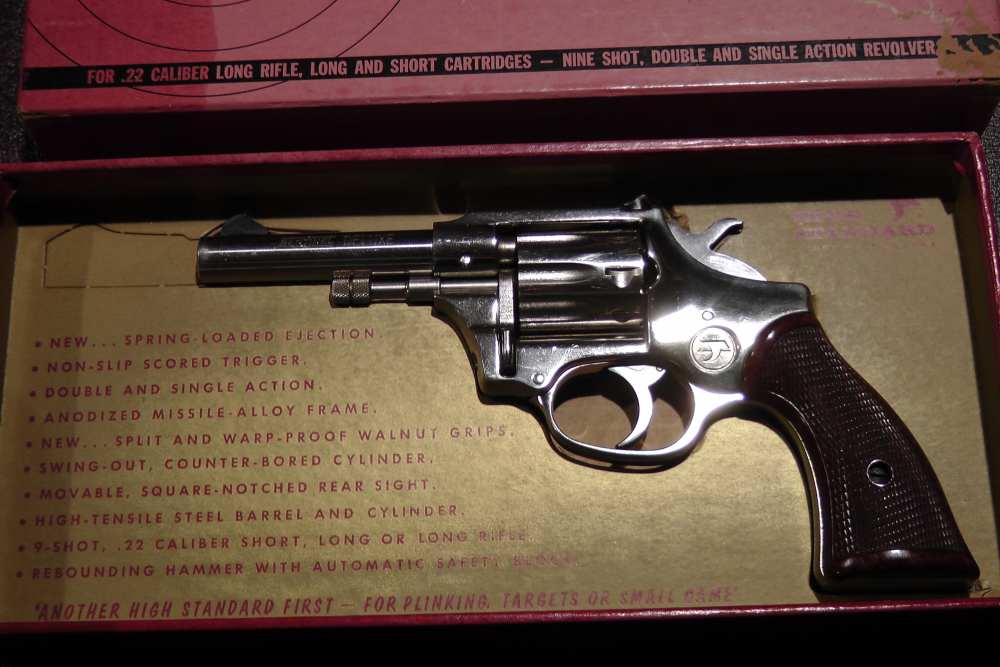 High Standard Sentinel Deluxe 4" Nickel exc possibly unfired -img-1