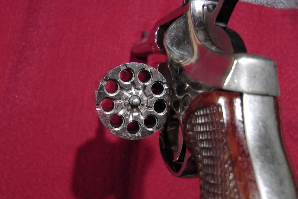 High Standard Sentinel Deluxe 4" Nickel exc possibly unfired -img-6