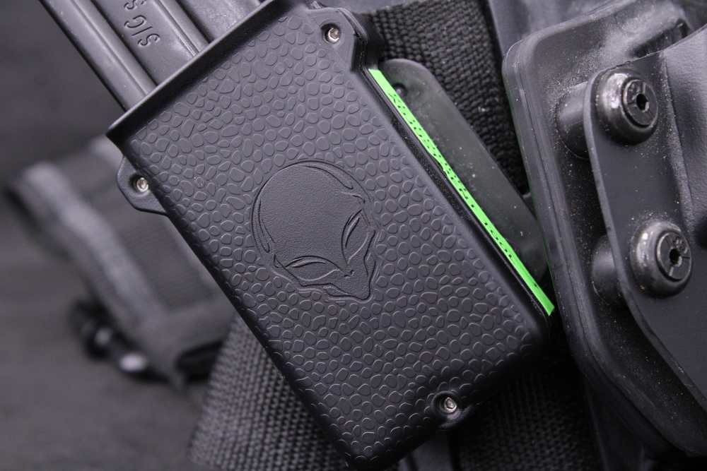 Alien Gear SIG P320 Drop Leg Thigh Holster Rig w/ 21rd & 17rd Magazines-img-5
