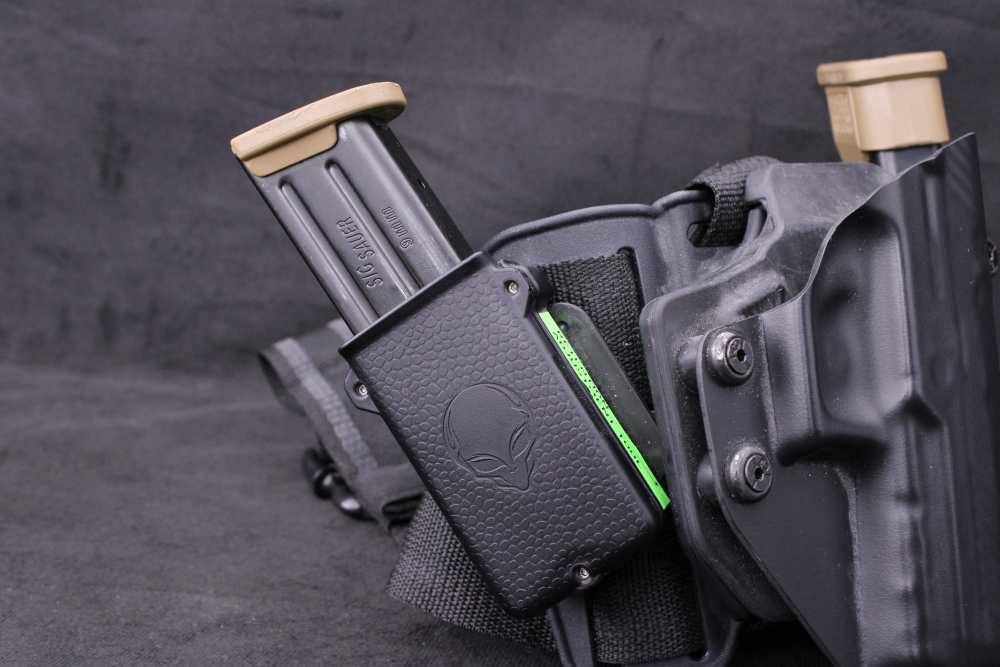 Alien Gear SIG P320 Drop Leg Thigh Holster Rig w/ 21rd & 17rd Magazines-img-4