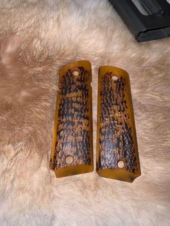 1911 Grips, Snake Jigged Camel Bone, Amber color, full size grips (GB114)-img-6